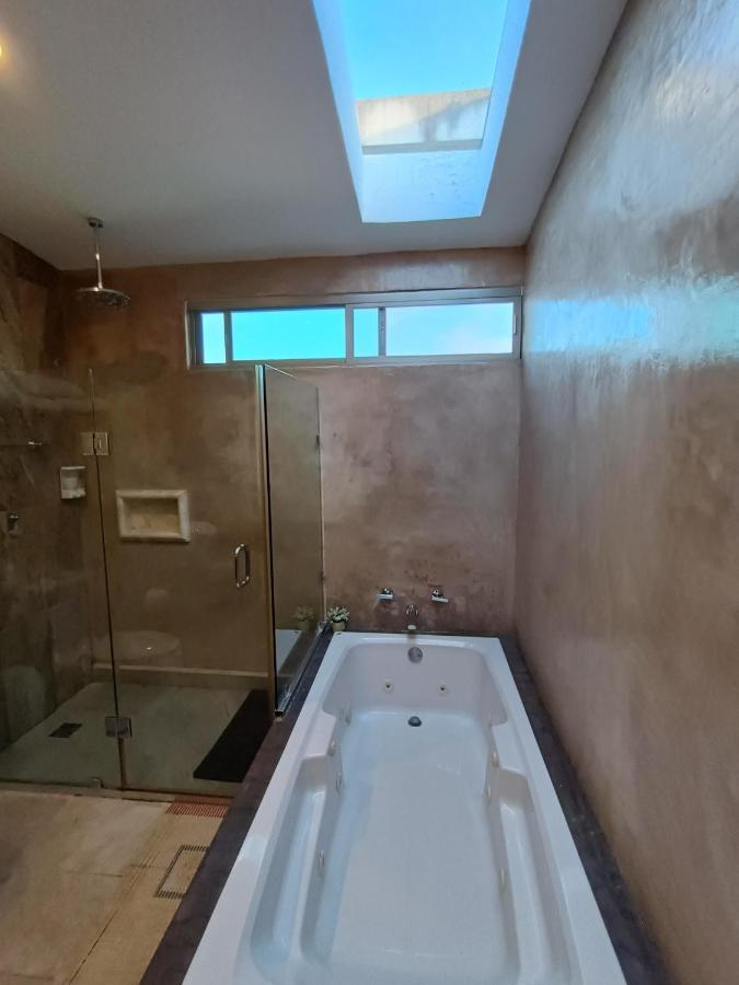 메리다 Casa Hector, Con Jacuzzi, Cerca Del Foro Gnp. 빌라 외부 사진